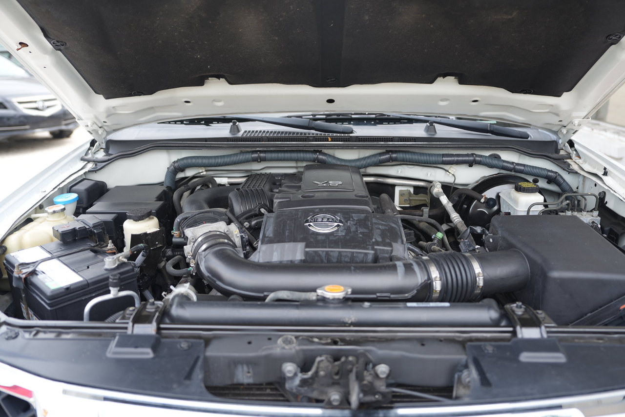 Nissan Pathfinder LE 4WD 2010