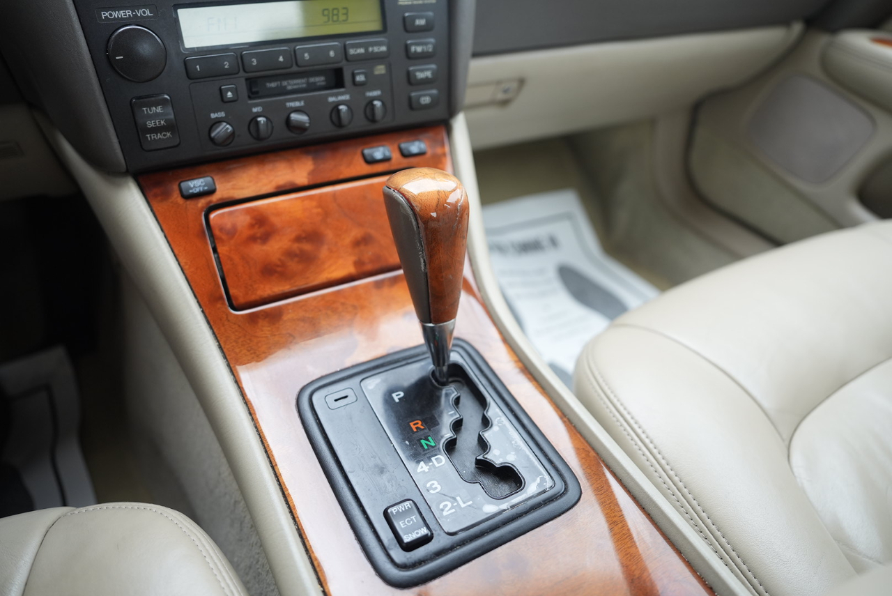 Lexus LS 400 Base 2000