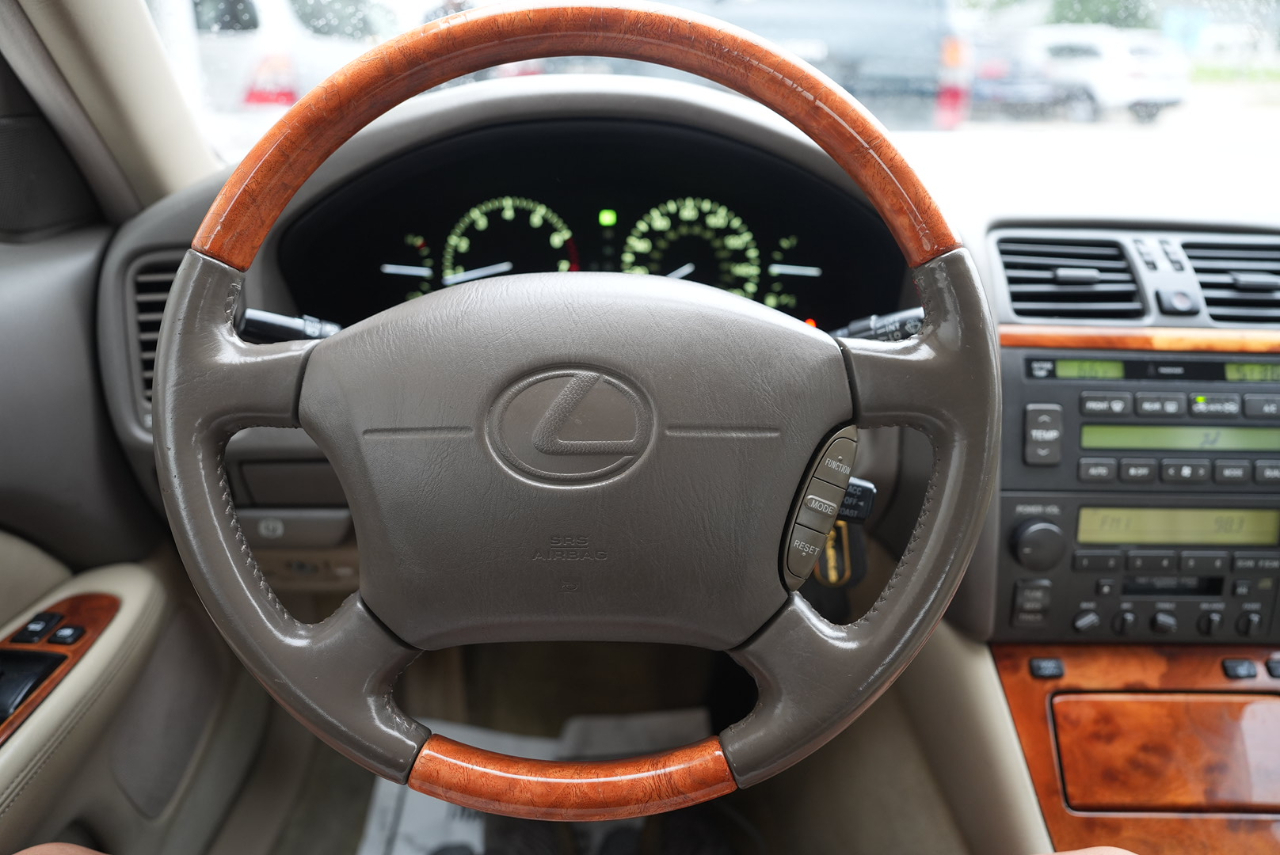 Lexus LS 400 Base 2000