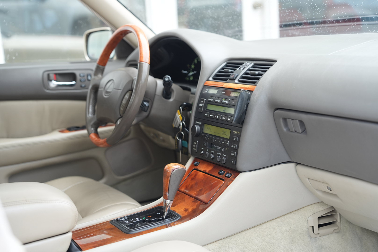 Lexus LS 400 Base 2000