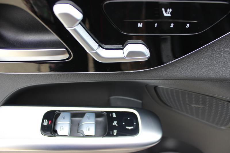 Mercedes-Benz GLC-Class GLC300 2025