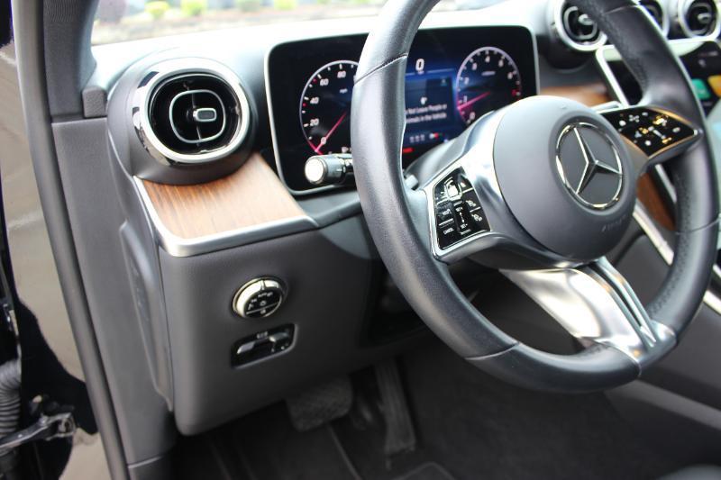 Mercedes-Benz GLC-Class GLC300 2025