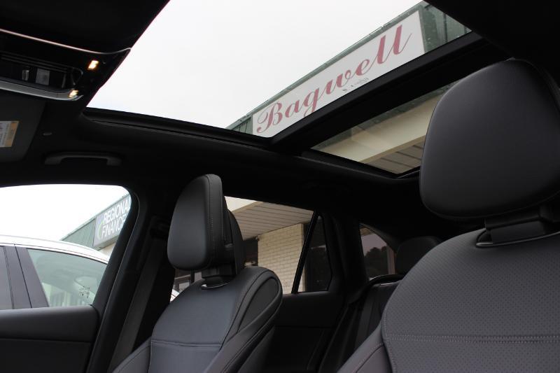 Mercedes-Benz GLC-Class GLC300 2025