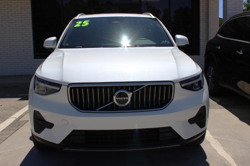 2025 Volvo XC40 Core - Photo 8