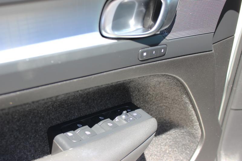 2025 Volvo XC40 Core - Photo 10