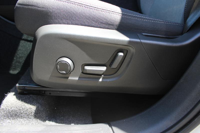 2025 Volvo XC40 Core - Photo 13