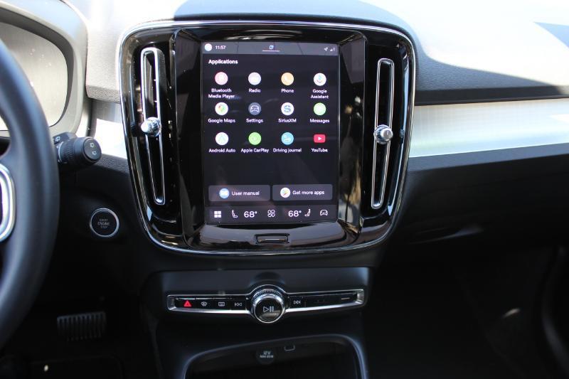 2025 Volvo XC40 Core - Photo 19