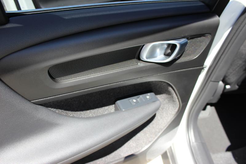2025 Volvo XC40 Core - Photo 24