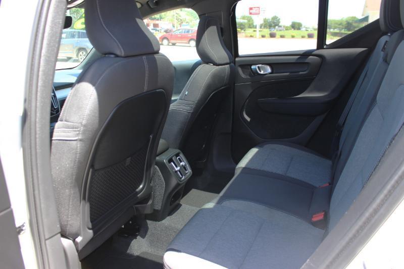 2025 Volvo XC40 Core - Photo 25