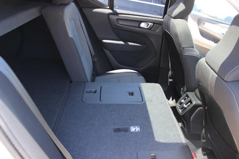 2025 Volvo XC40 Core - Photo 30