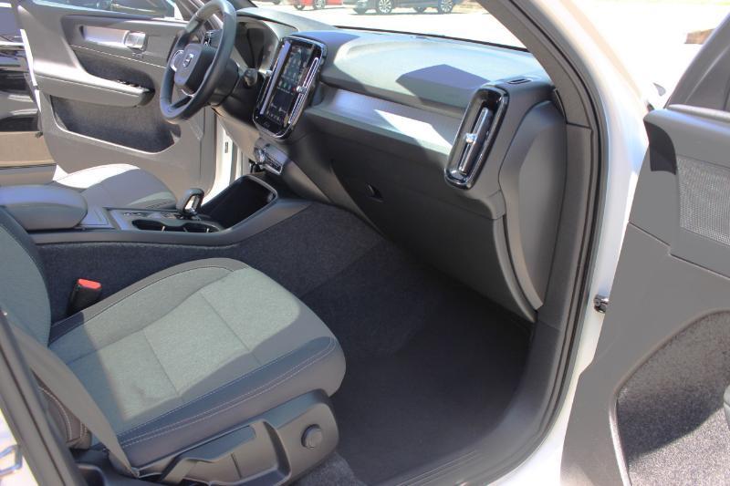 2025 Volvo XC40 Core - Photo 33