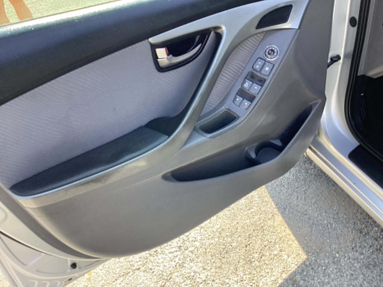 Hyundai Elantra Limited 2012