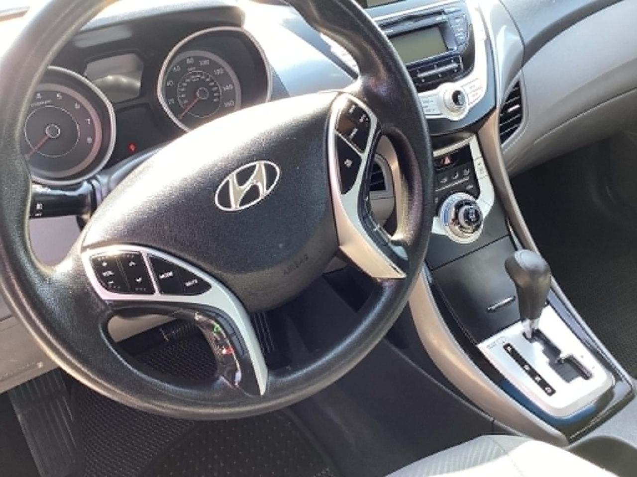 Hyundai Elantra Limited 2012