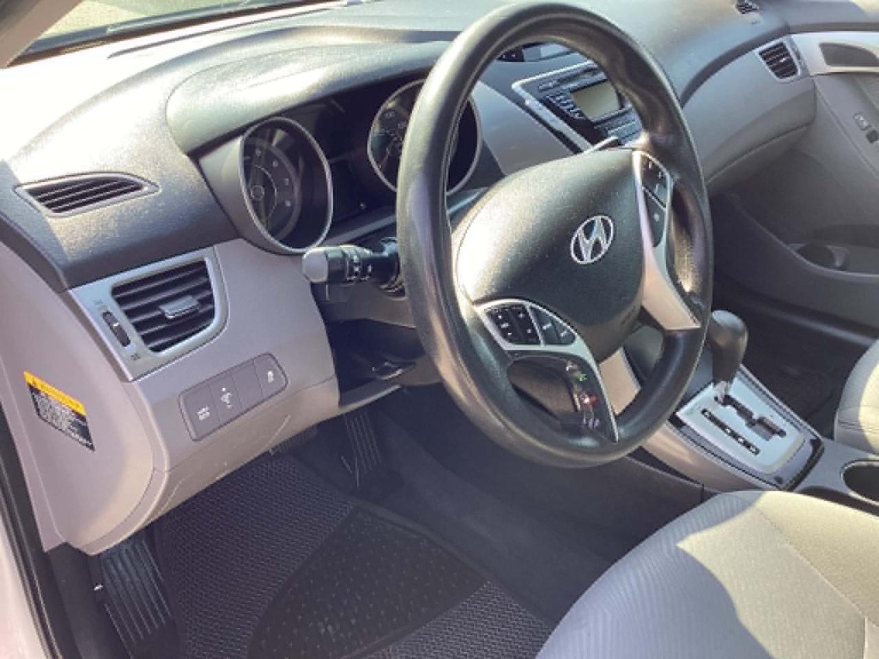 Hyundai Elantra Limited 2012