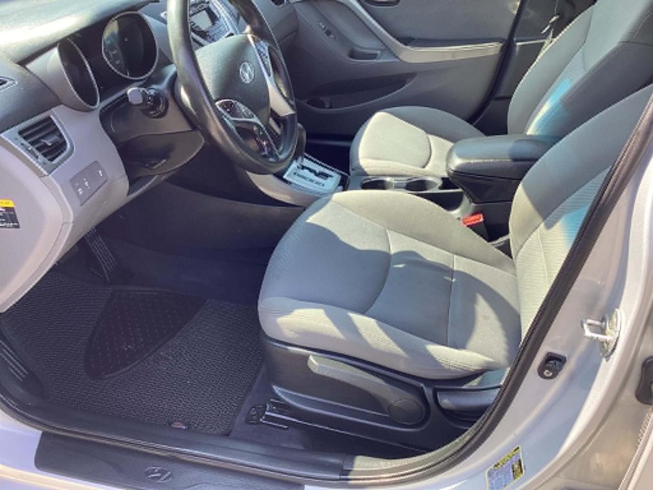 Hyundai Elantra Limited 2012