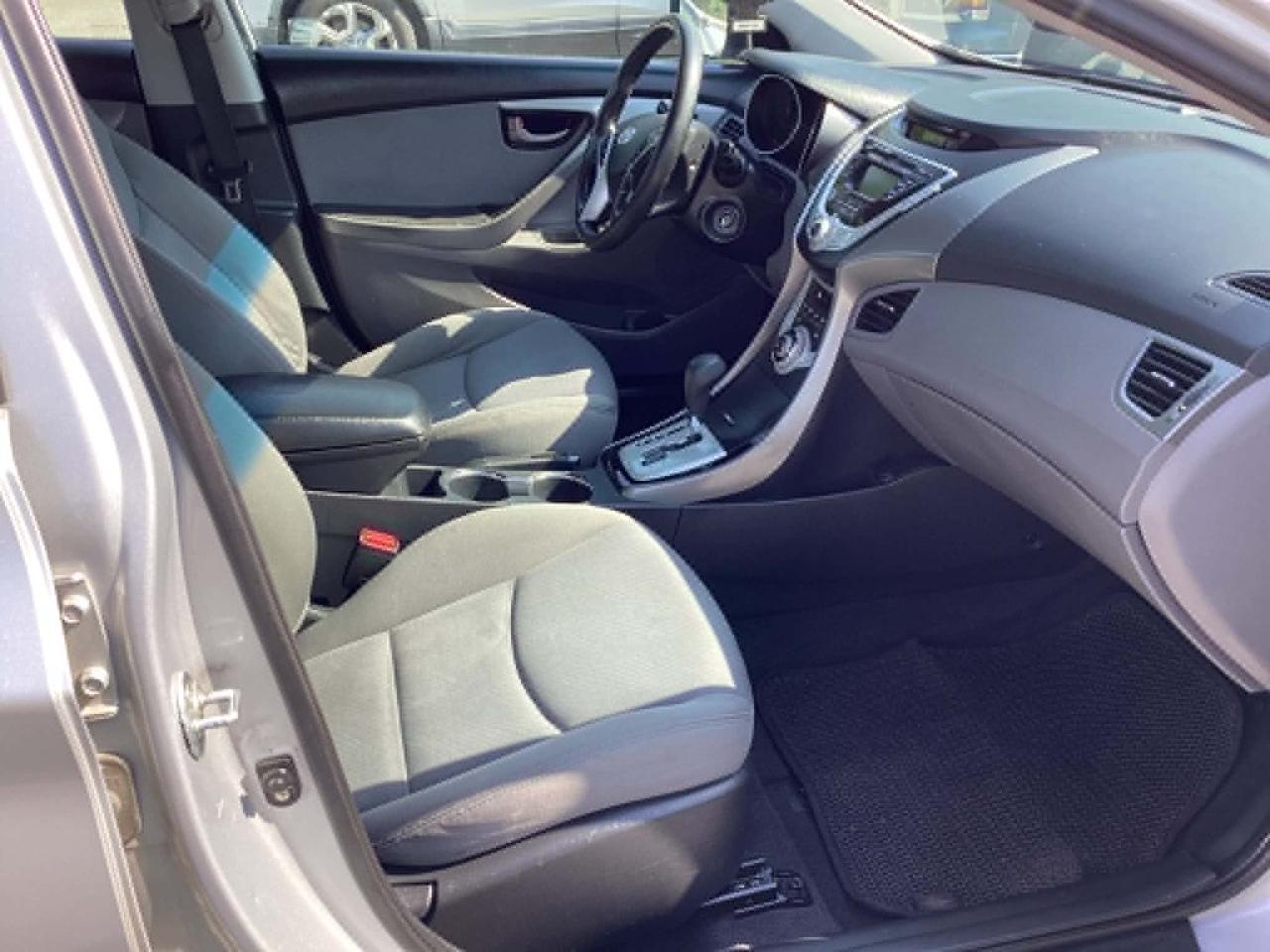 Hyundai Elantra Limited 2012