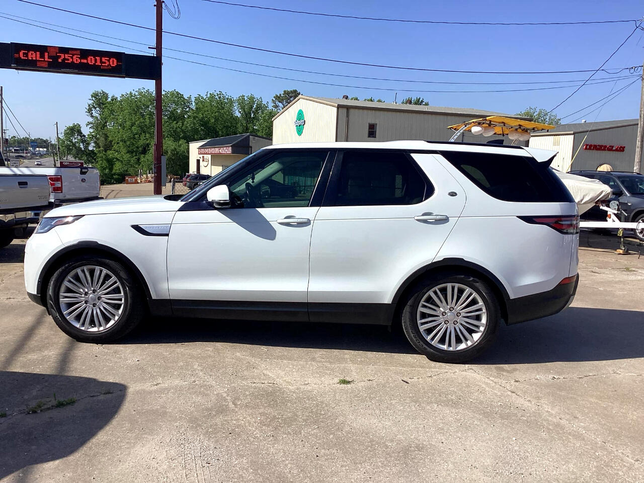Image 2 of 2018 Land Rover Discovery HSE Luxury