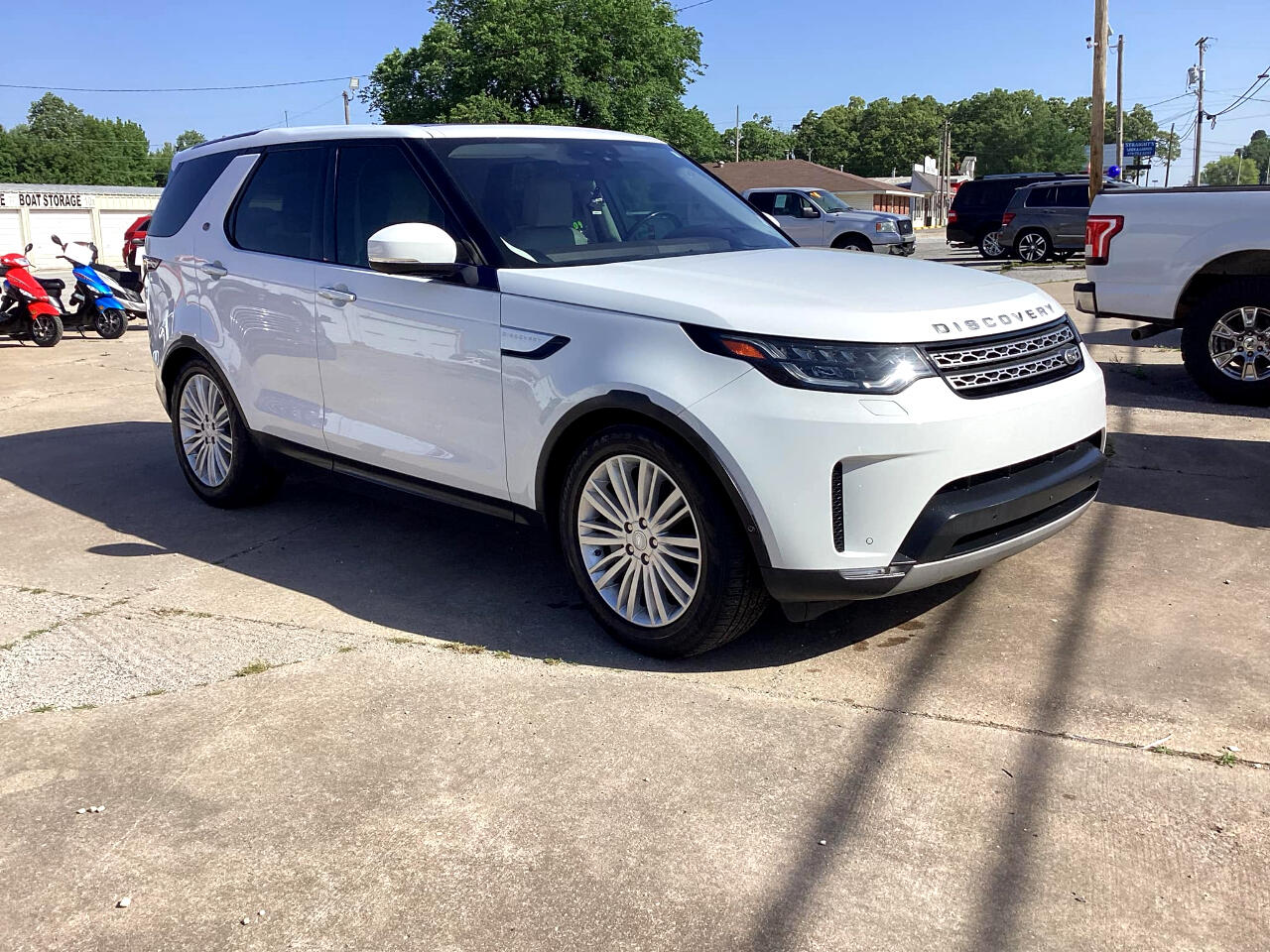 Image 3 of 2018 Land Rover Discovery HSE Luxury