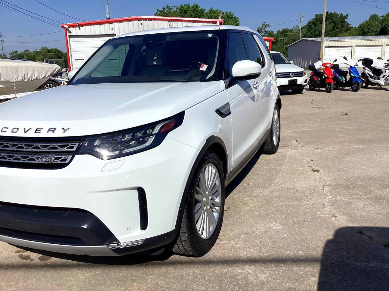 Image 4 of 2018 Land Rover Discovery HSE Luxury
