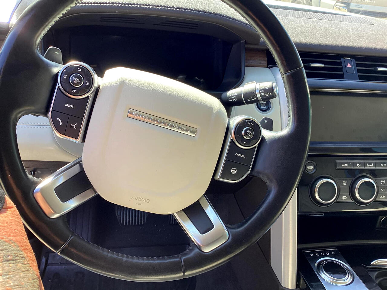 Image 10 of 2018 Land Rover Discovery HSE Luxury