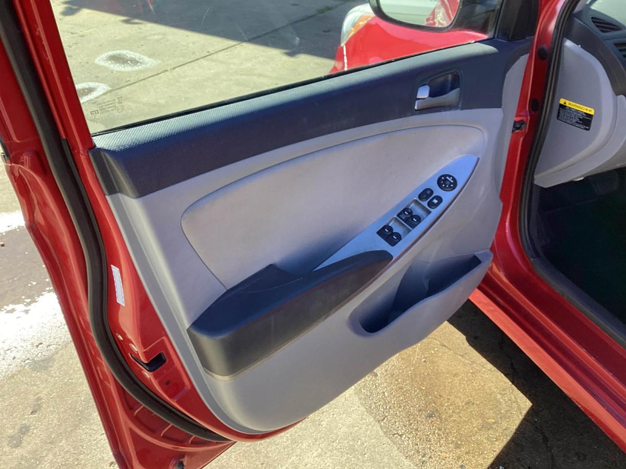 Hyundai Accent SE 4-Door 6A 2016