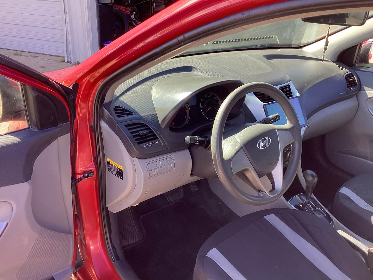 Hyundai Accent SE 4-Door 6A 2016