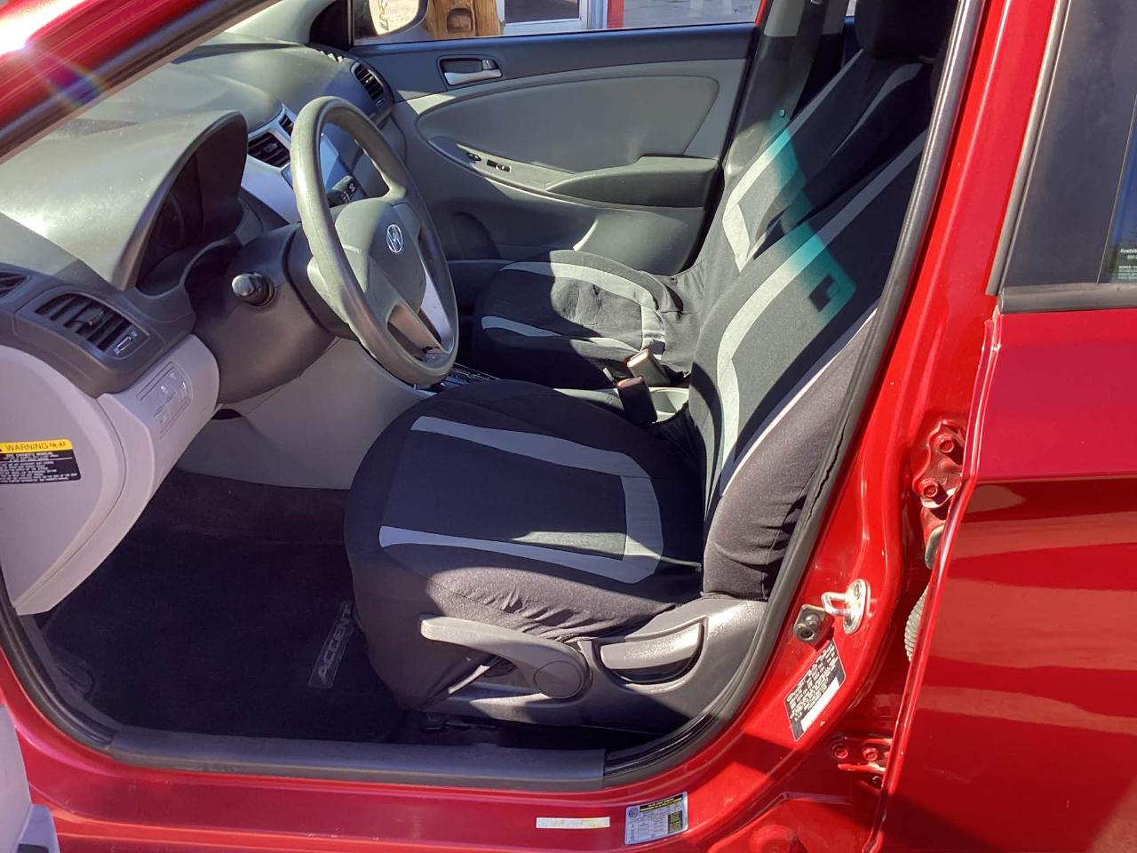 Hyundai Accent SE 4-Door 6A 2016