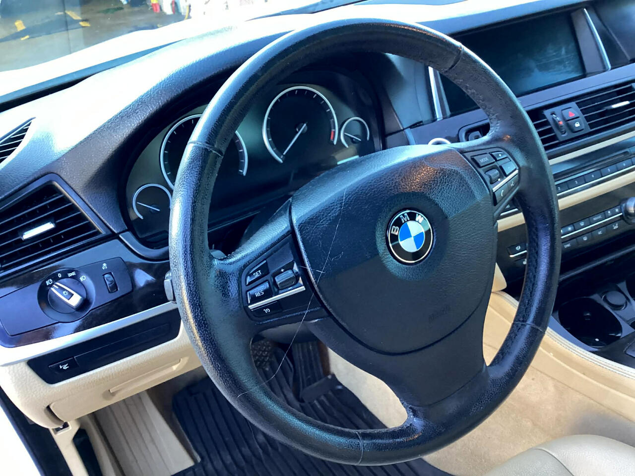 BMW 5-Series 528i xDrive 2014