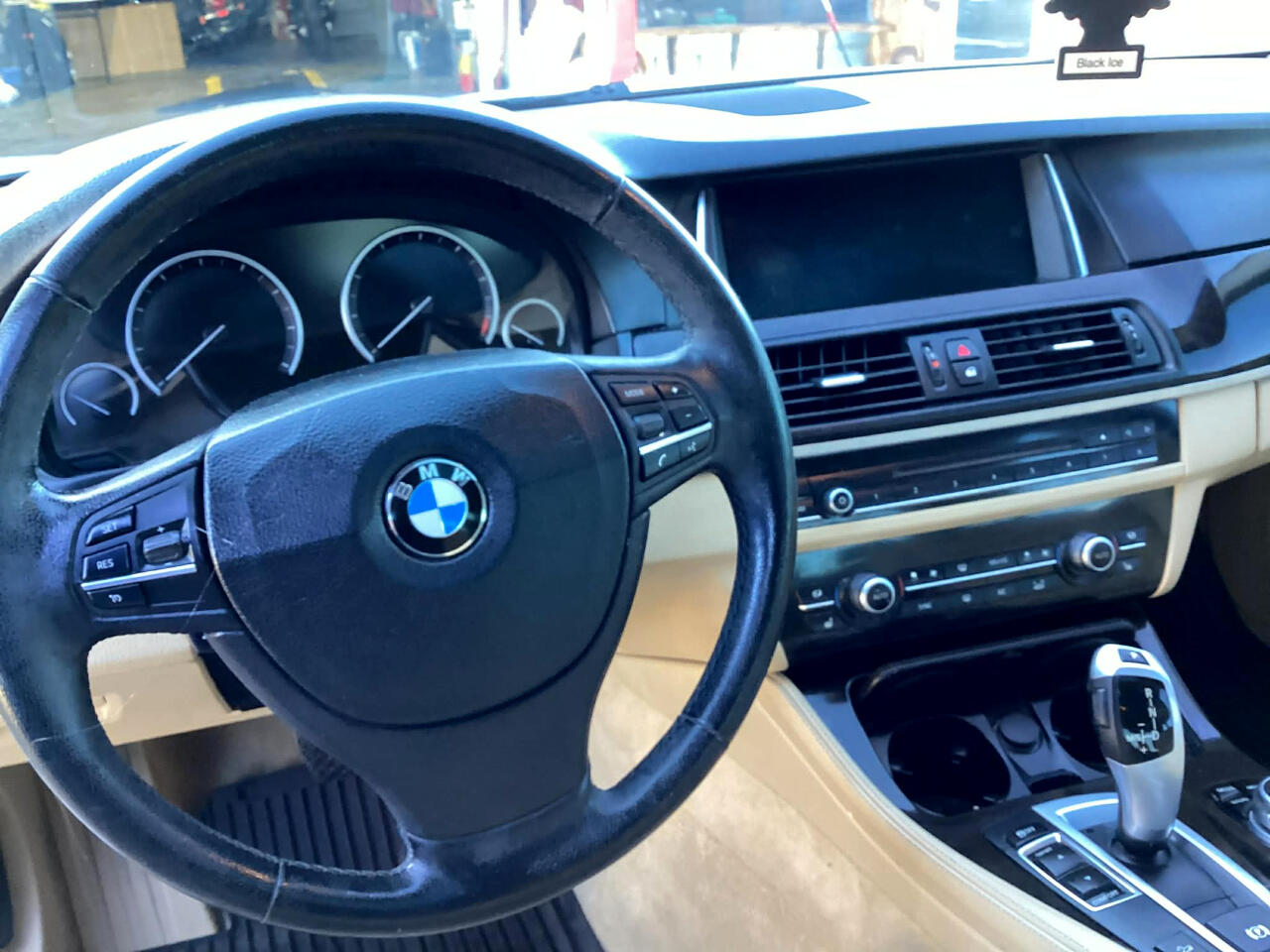 BMW 5-Series 528i xDrive 2014