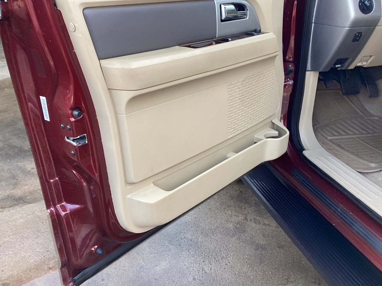 Ford Expedition XLT 4WD 2012