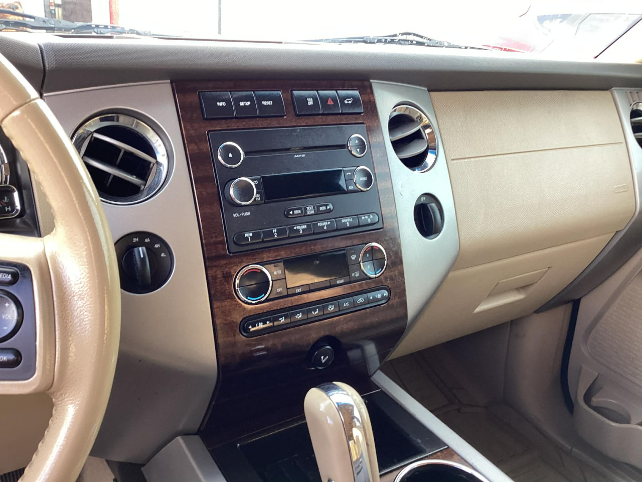 Ford Expedition XLT 4WD 2012