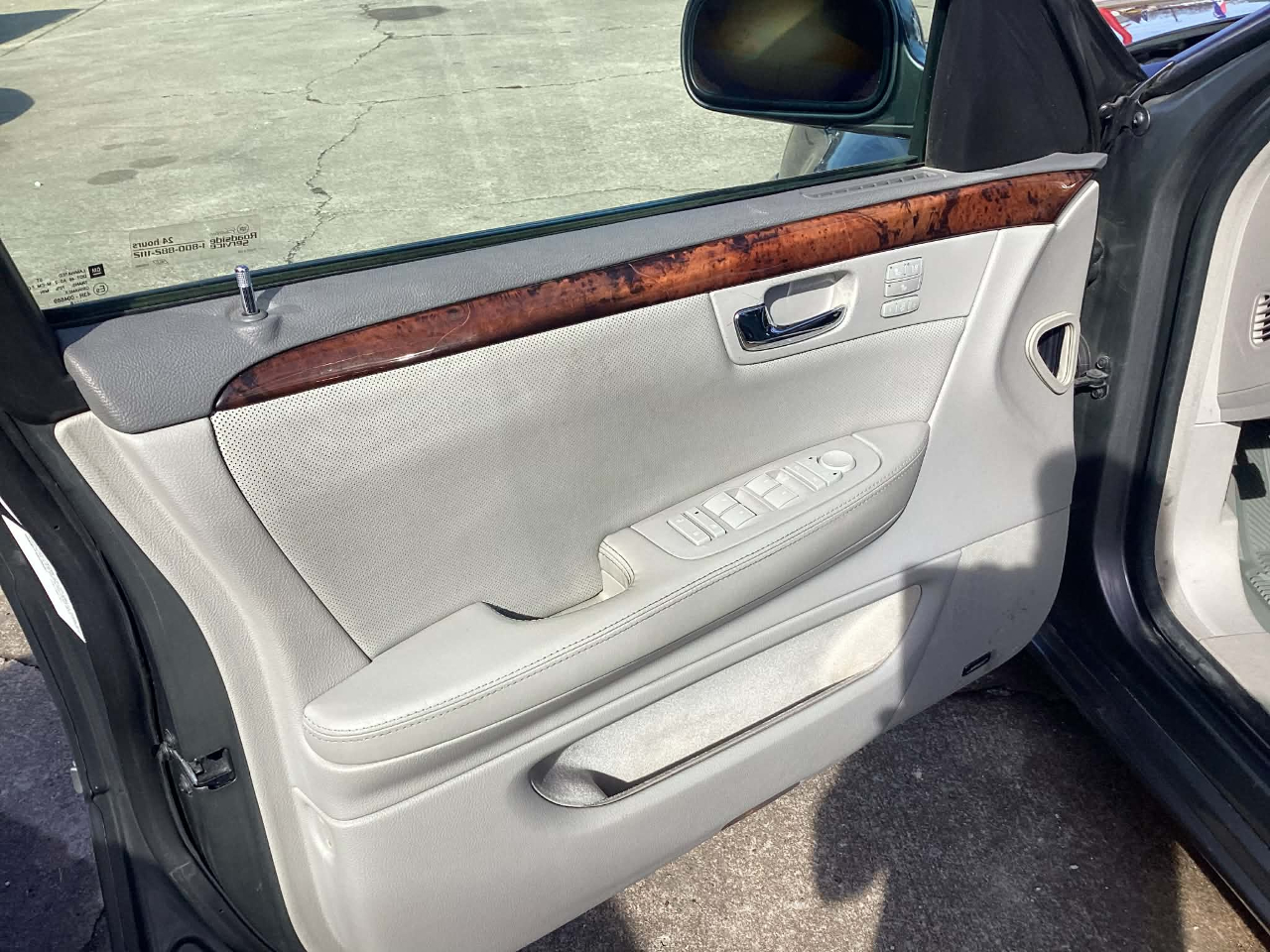 Cadillac DTS Sedan 2006