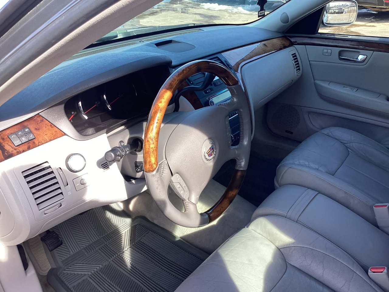 Cadillac DTS Sedan 2006