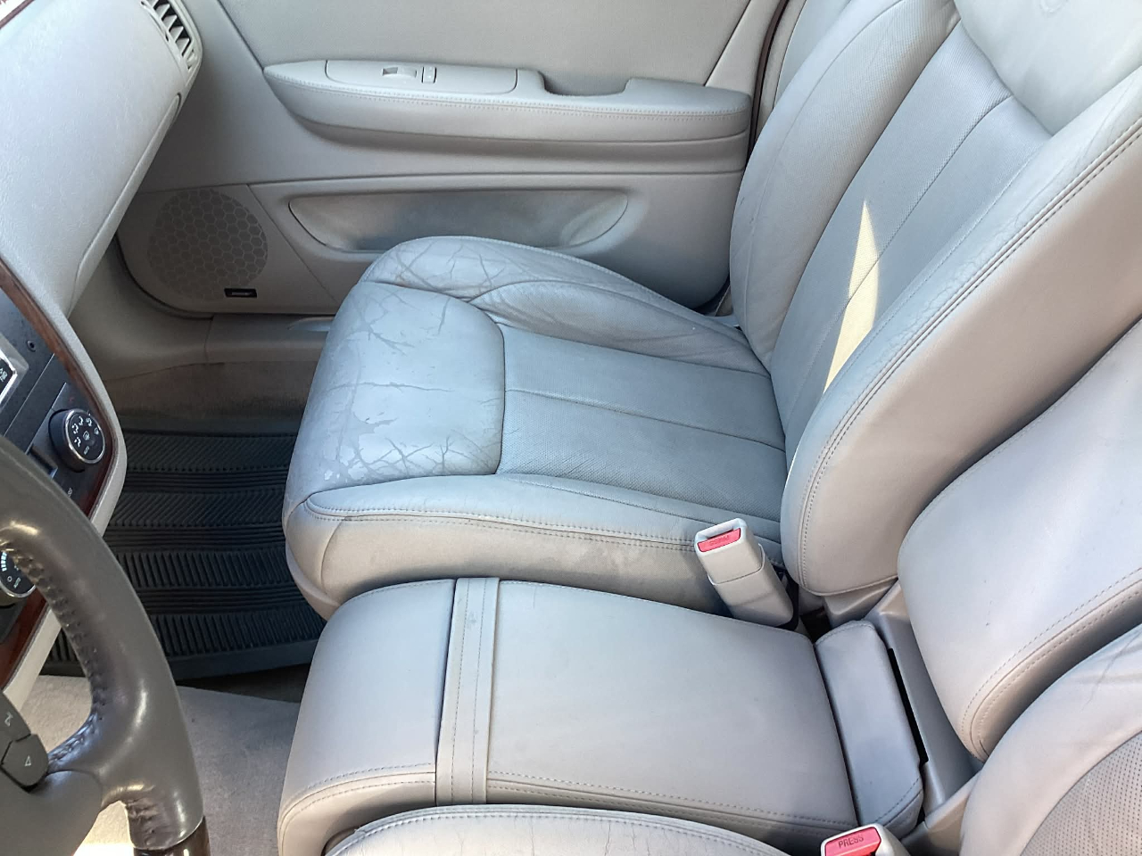 Cadillac DTS Sedan 2006