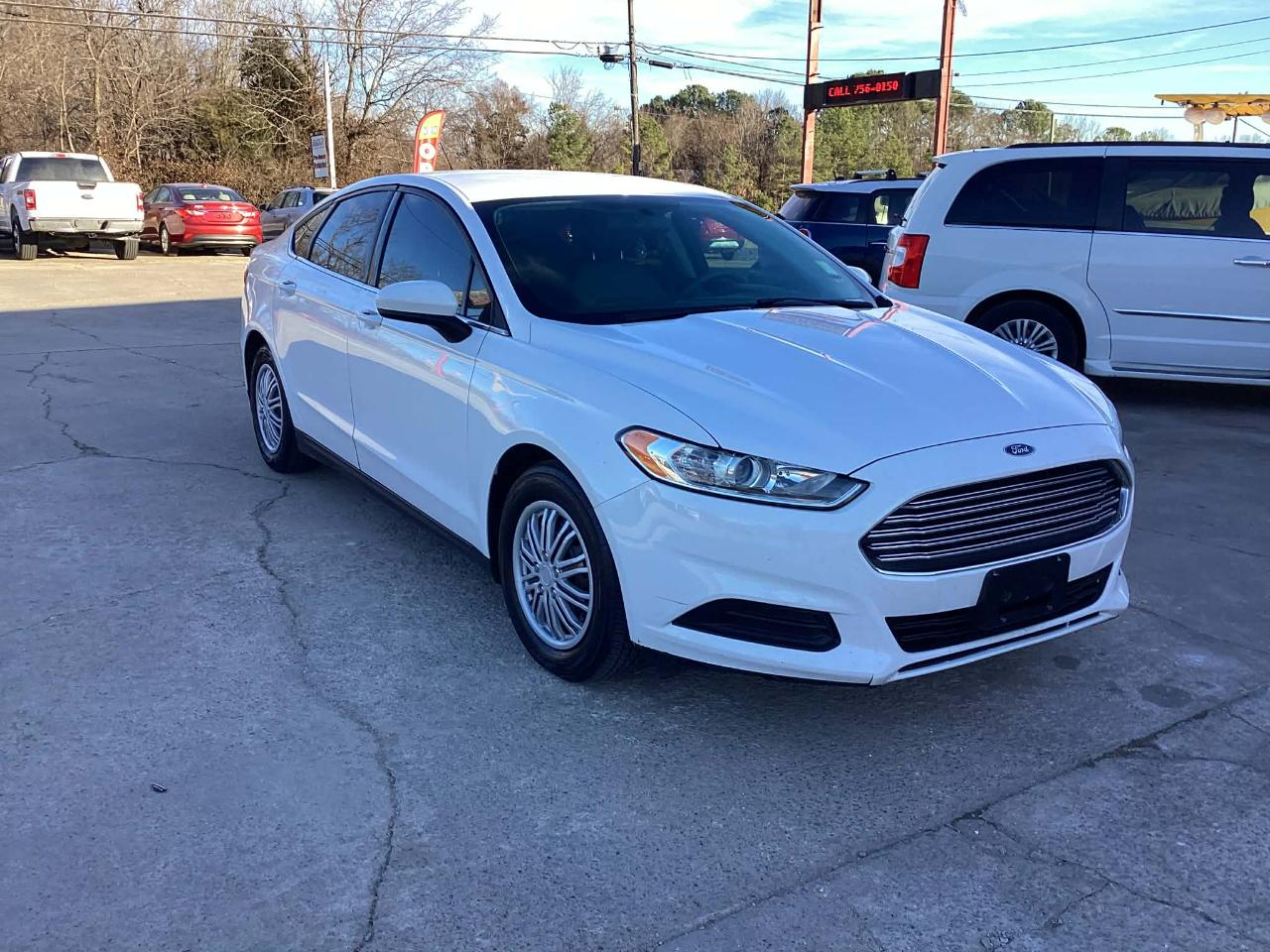 Ford Fusion S 2014