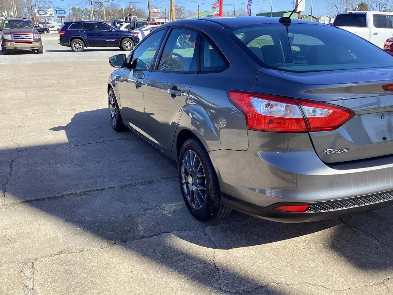 Ford Focus SE Sedan 2012