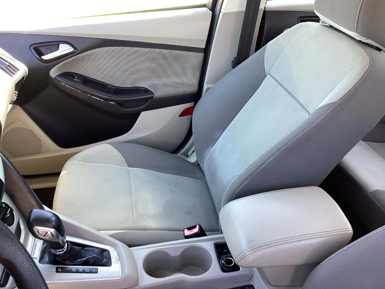 Ford Focus SE Sedan 2012