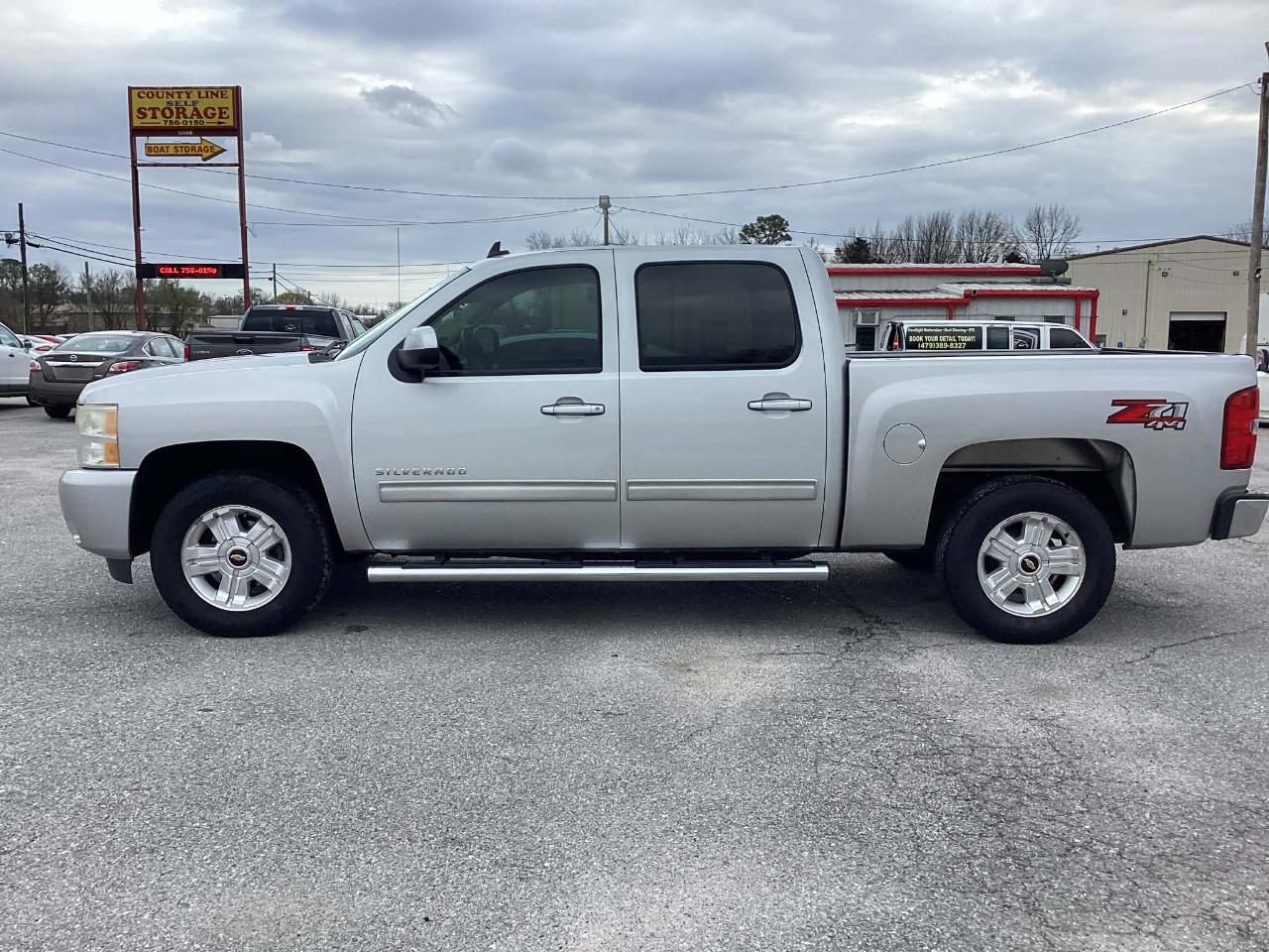 Chevrolet Silverado 1500 LT Crew Cab 4WD 2011