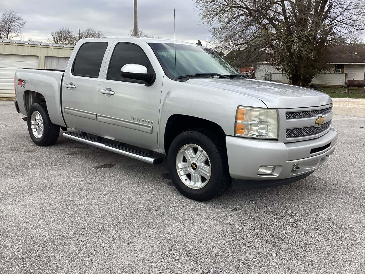 Chevrolet Silverado 1500 LT Crew Cab 4WD 2011