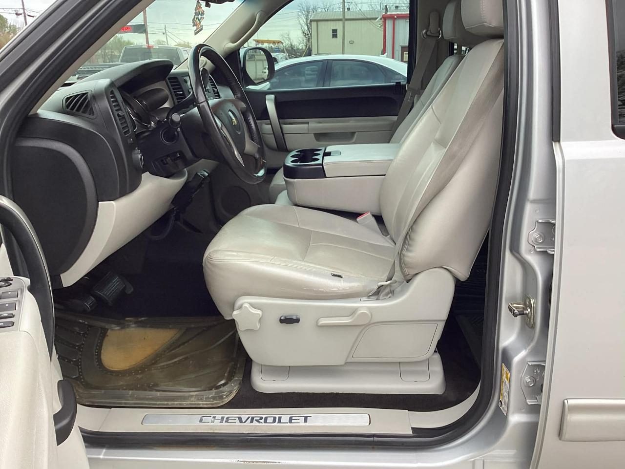 Chevrolet Silverado 1500 LT Crew Cab 4WD 2011