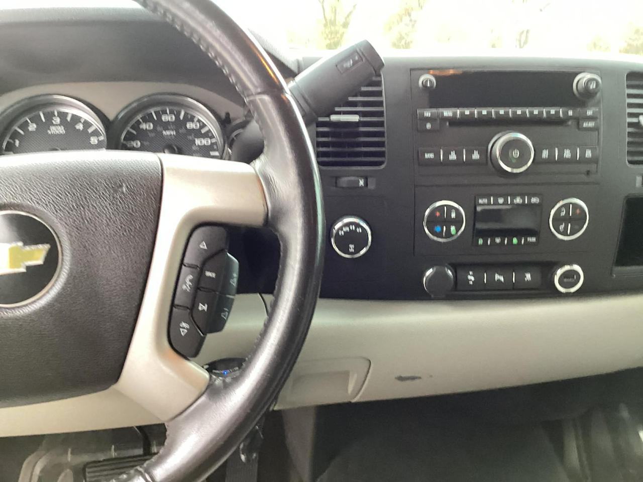 Chevrolet Silverado 1500 LT Crew Cab 4WD 2011