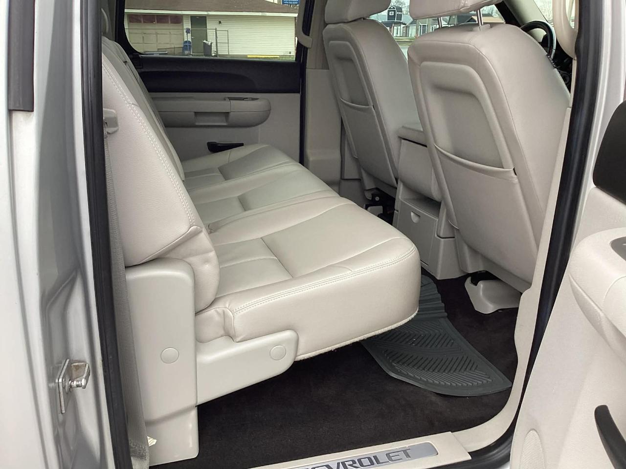 Chevrolet Silverado 1500 LT Crew Cab 4WD 2011