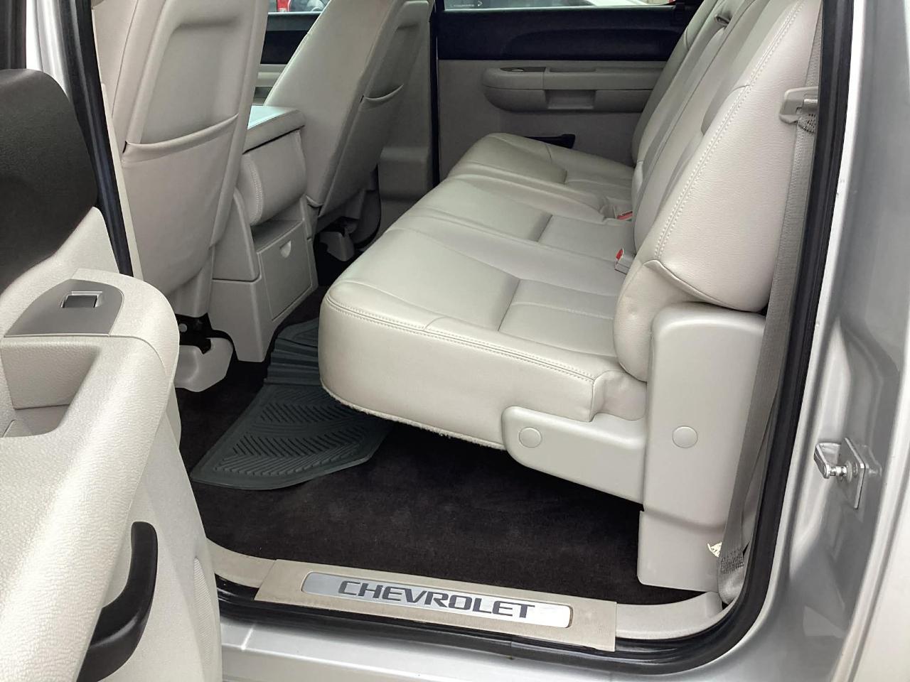 Chevrolet Silverado 1500 LT Crew Cab 4WD 2011