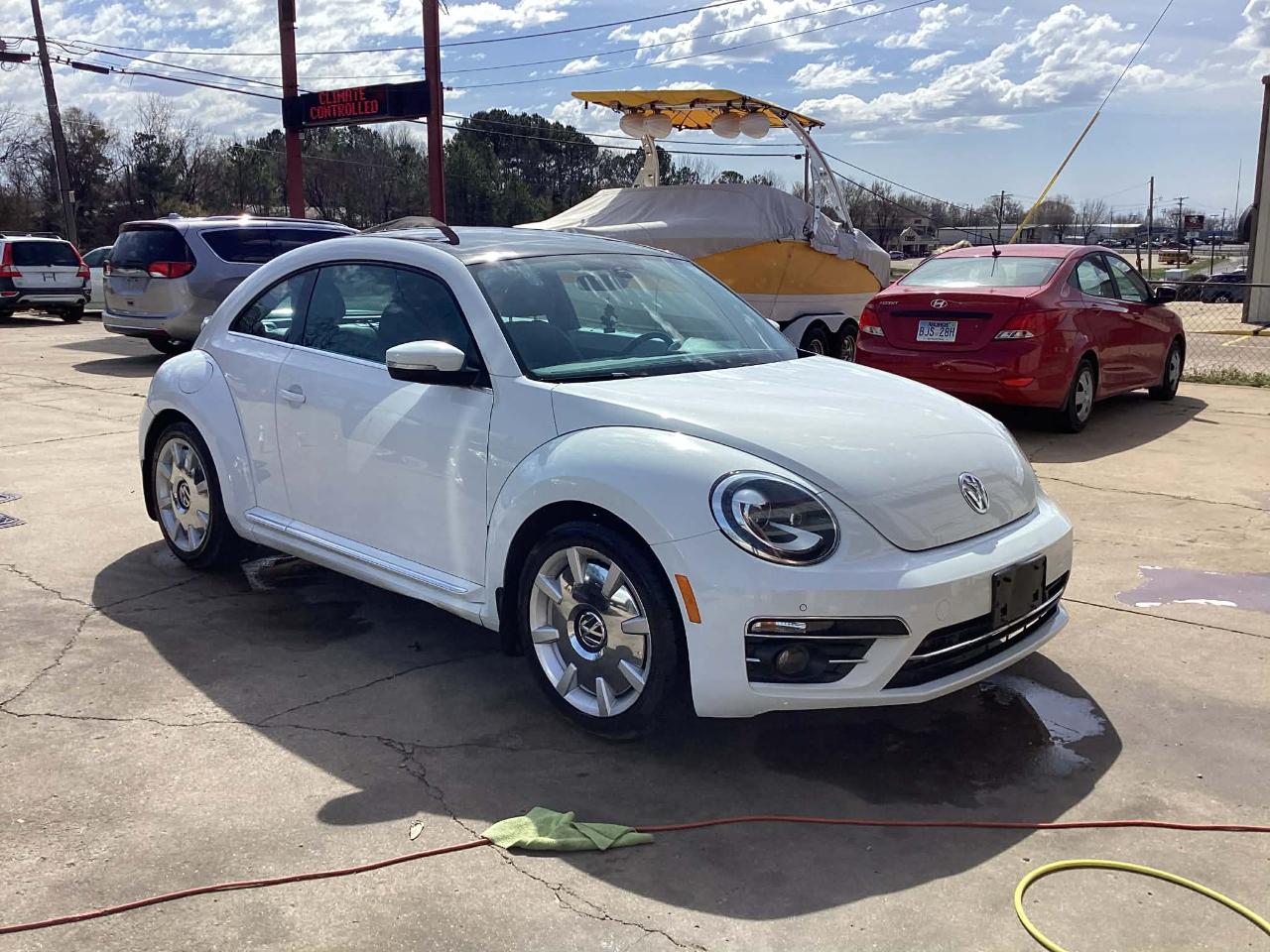 Volkswagen Beetle 2.0T SE 2018