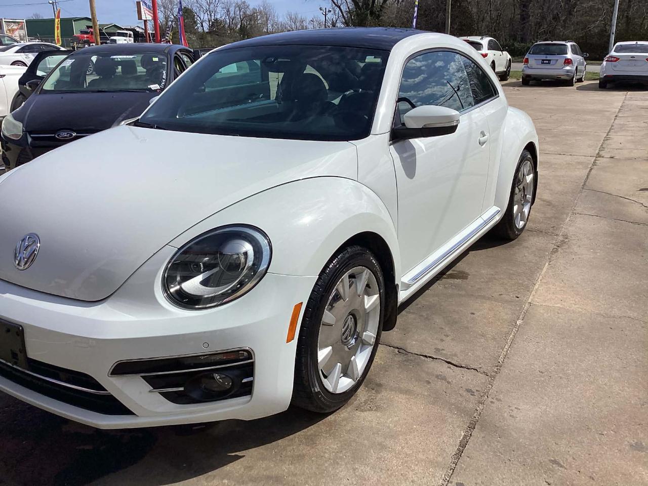 Volkswagen Beetle 2.0T SE 2018