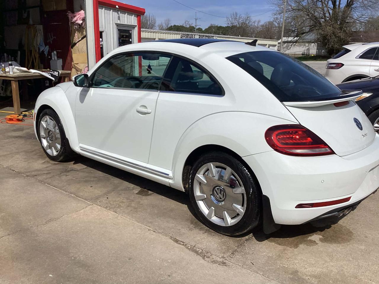 Volkswagen Beetle 2.0T SE 2018