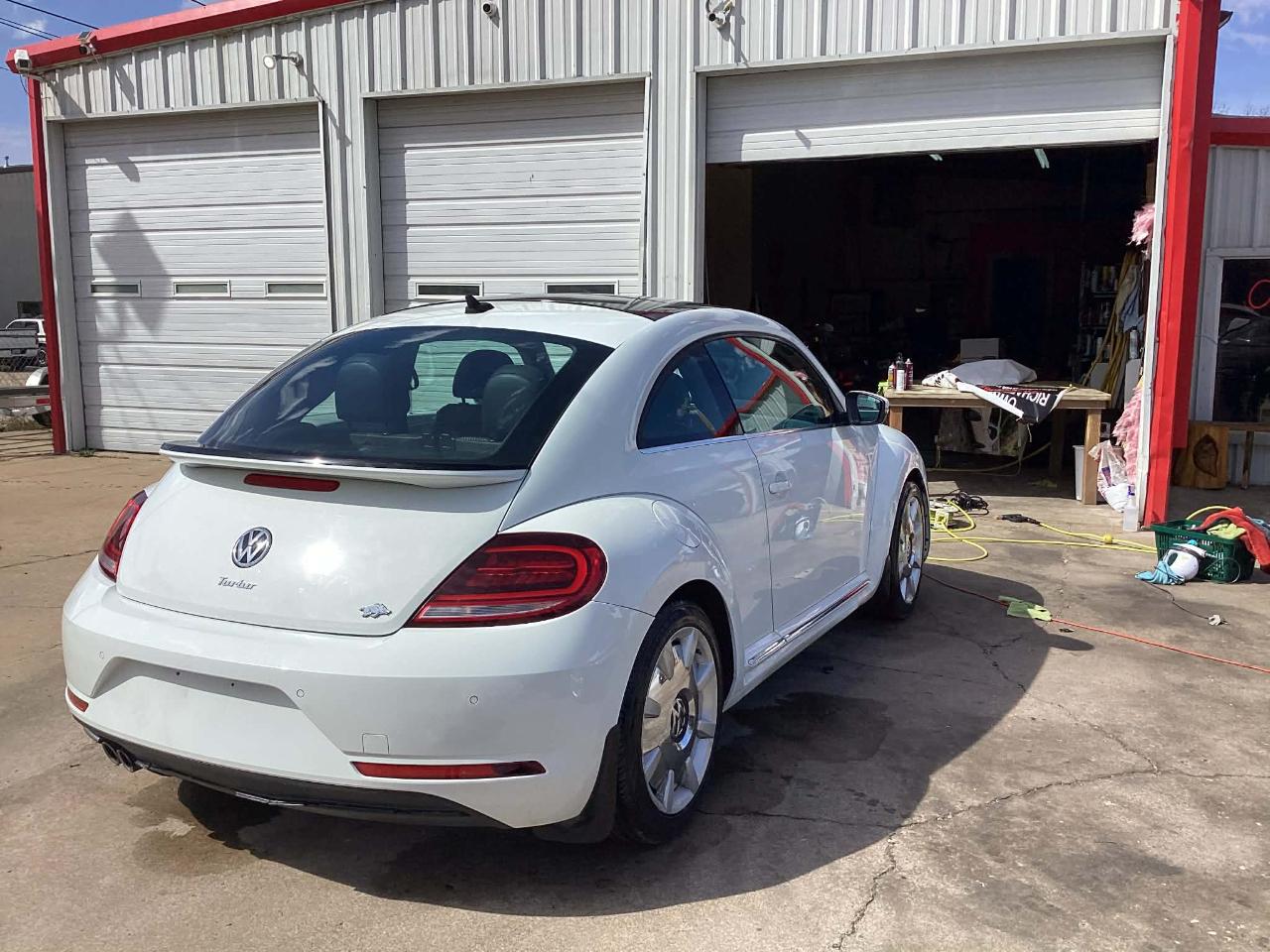 Volkswagen Beetle 2.0T SE 2018