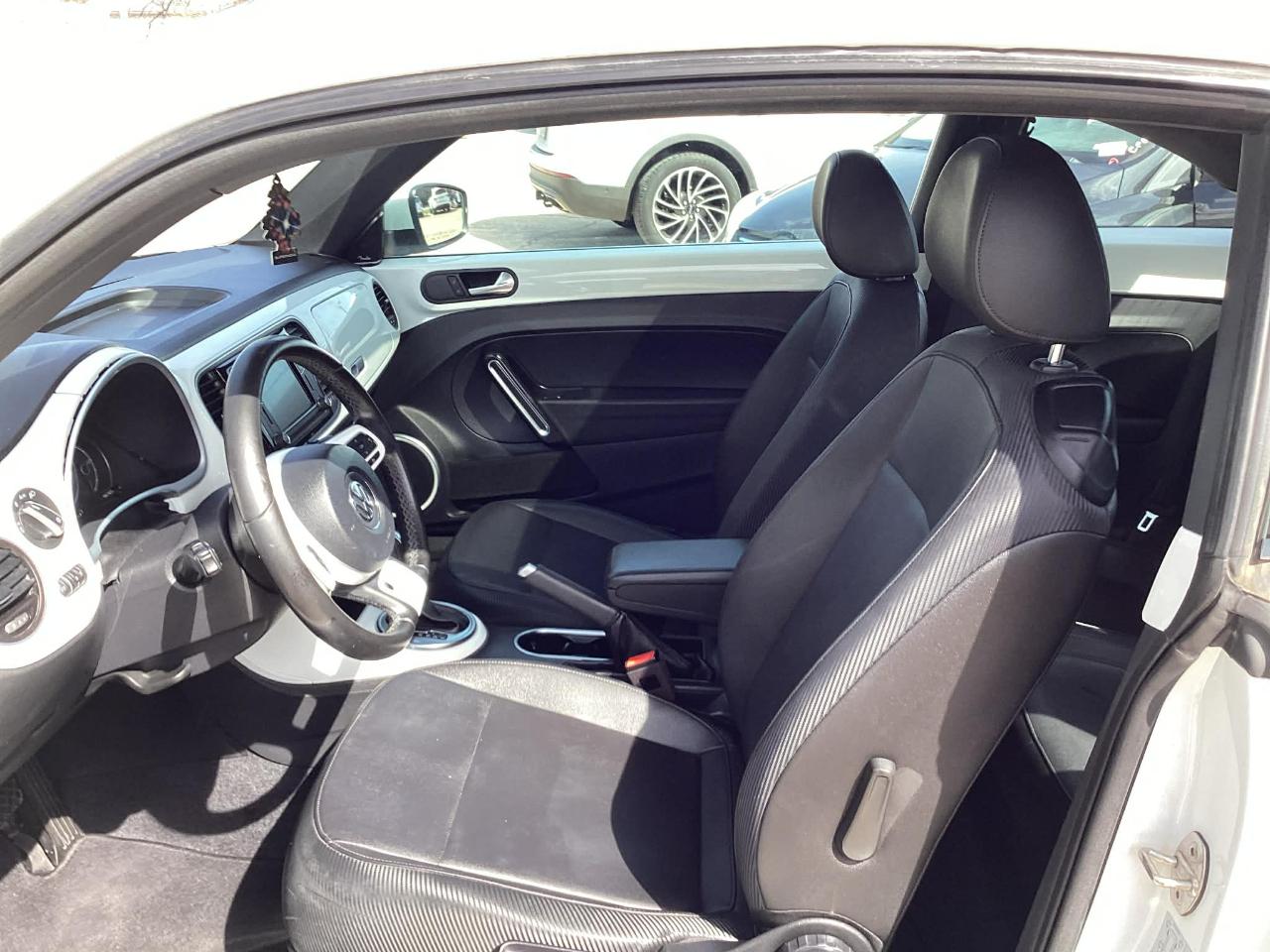 Volkswagen Beetle 2.0T SE 2018