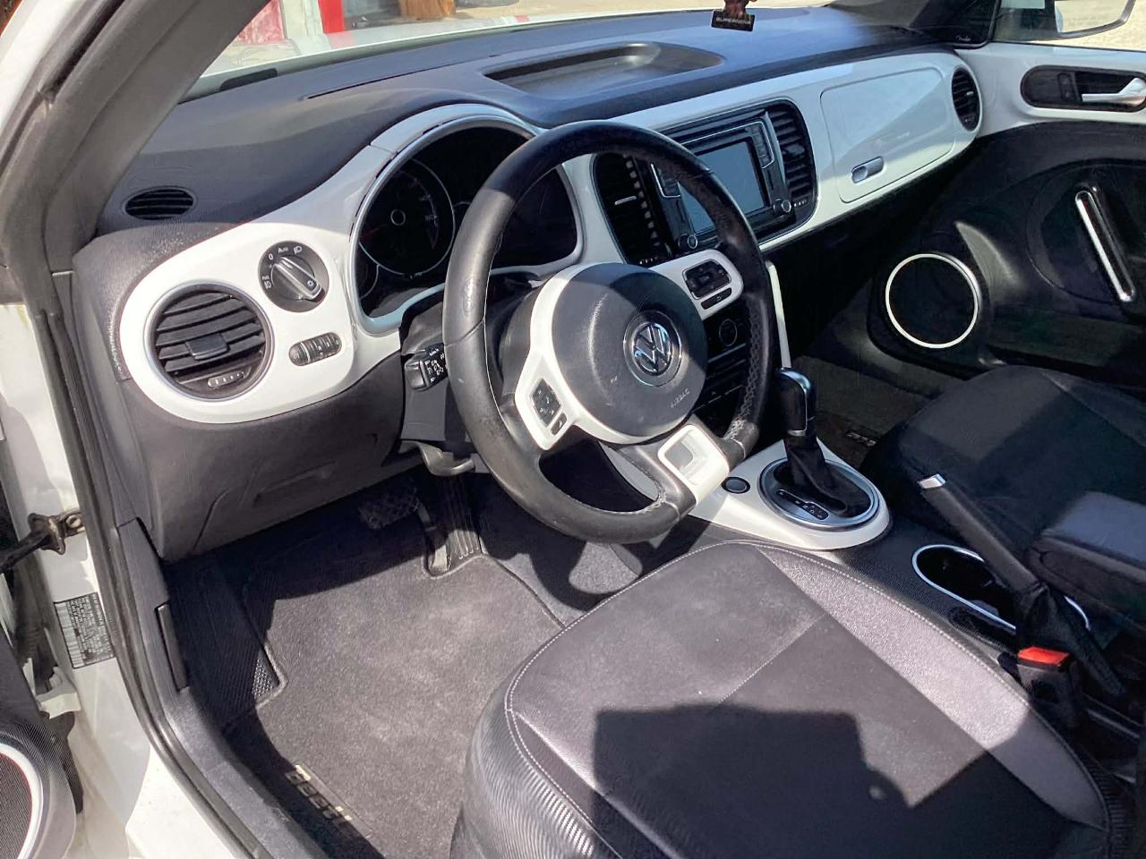 Volkswagen Beetle 2.0T SE 2018