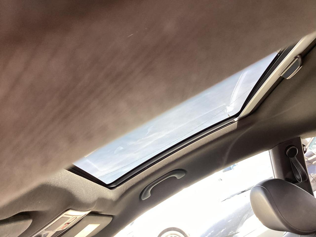 Volkswagen Beetle 2.0T SE 2018